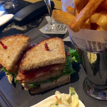 Bistro le Sam - Club Sandwich - Canadian (New) Near Me - Quebec City, Quebec