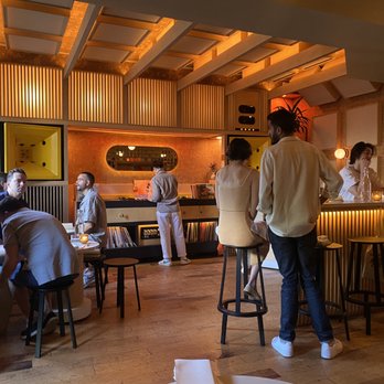 Eavesdrop - View Of Main Room - Cocktail Bars Near Me - Brooklyn, New York
