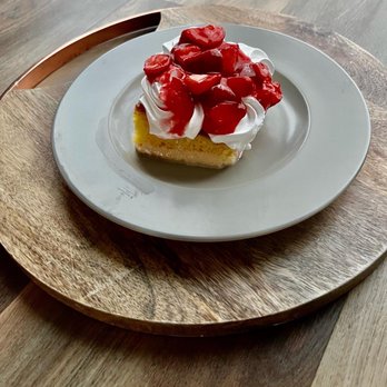 Cafecito Bonito - Tres leches cake - Cafes Near Me - Anchorage, Alaska