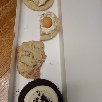 Crumbl - Northbrook - Banana creme, rose white chocolate, and cookies and cream - Bakeries Near Me - Northbrook, Illinois