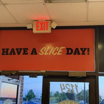Slice On Broadway - Robinson - Interior - Pizza Near Me - Pittsburgh, Pennsylvania
