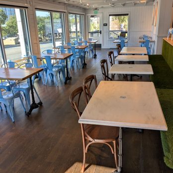 Mendocino Farms - Dining room - Salad Near Me - Austin, Texas