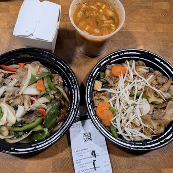 Bangkok House Restaurant - Pud Kee Mow, Pud Sweet Basil Leaves, Tom Yum Goong (hot & Sour) - Thai Near Me - Saint Francis, Wisconsin Bangkok House Restaurant - Pud Kee Mow, Pud Sweet Basil Leaves, Tom Yum Goong (hot & Sour) - Thai Near Me - Saint Francis, Wisconsin