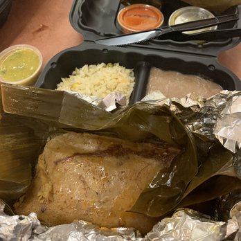 El Lorito Mexican Grill - Red Oaxaca tamale platter with pinto beans, green (medium), and red (hot) salsa - Tex-Mex Near Me - Hopkins, Minnesota El Lorito Mexican Grill - Red Oaxaca tamale platter with pinto beans, green (medium), and red (hot) salsa - Tex-Mex Near Me - Hopkins, Minnesota