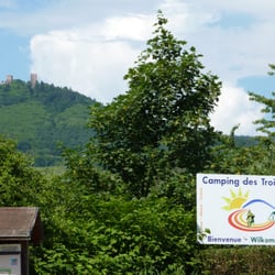 Camping Trois Châteaux - Blick vom Campingplatz auf les trois chateaux