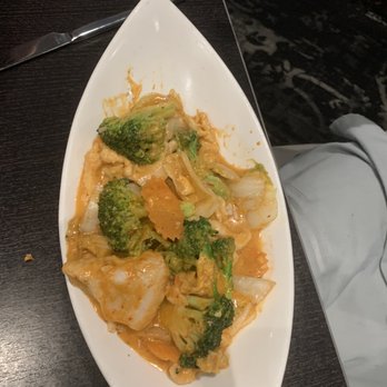 Blue Bamboo - Red Curry Chicken Stir Fry - Comfort Food Near Me - Jacksonville, Florida Blue Bamboo - Red Curry Chicken Stir Fry - Comfort Food Near Me - Jacksonville, Florida