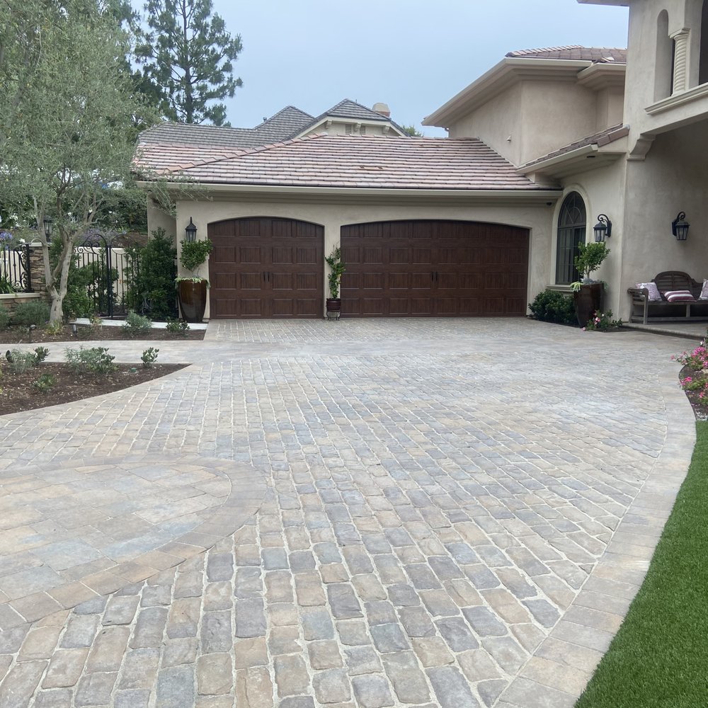 These guys are artist! Front driveway