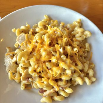 Old Chicago Pizza + Taproom - CHICKEN & BACON MAC - Pizza Near Me - DULUTH, Minnesota