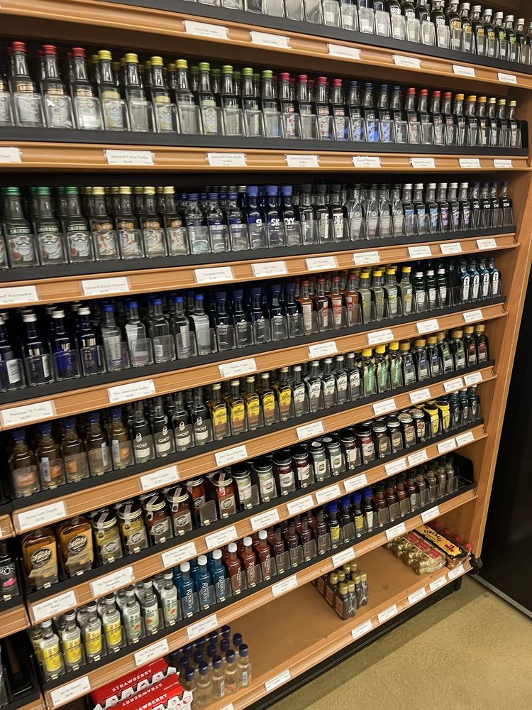 NEW HAMPSHIRE LIQUOR & WINE OUTLET Updated August 2024 89 Photos