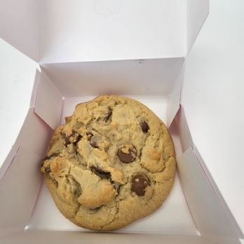 Crumbl - Sunshine Square - milk chocolate chip cookie - Bakeries Near Me - Boynton Beach, Florida Crumbl - Sunshine Square - milk chocolate chip cookie - Bakeries Near Me - Boynton Beach, Florida