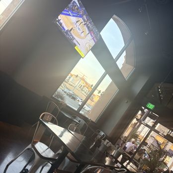 Mas Taco Bar - Indoor seating with a view of outdoor seating - Breakfast & Brunch Near Me - Folsom, California