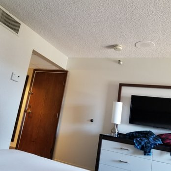 Hilton Bellevue - Hotels Near Me - Bellevue, Washington