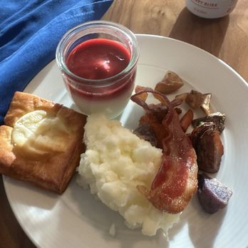 JW Marriott Austin - Breakfast in the executive lounge - Hotels Near Me - Austin, Texas