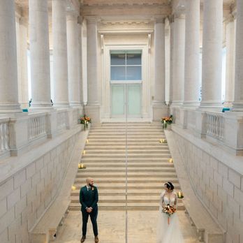 Sachi & Maja - Gorgeous floral and candle accents on our grand staircase! Photo by Brys Photography - Wedding Planning Near Me Sachi & Maja - Gorgeous floral and candle accents on our grand staircase! Photo by Brys Photography - Wedding Planning Near Me