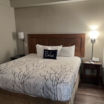 Huff Estates Winery - Bed in our suite - Wineries Near Me - Prince Edward, Ontario Huff Estates Winery - Bed in our suite - Wineries Near Me - Prince Edward, Ontario