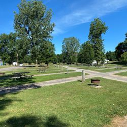 Baylor Beach Park - Campground almost empty during the week.