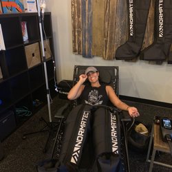 Ramp Athletics - IV hydration and Normatec compression therapy after a 17 mile humid run