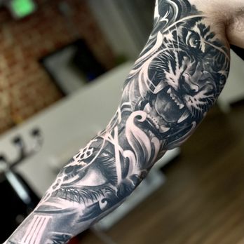 BLACK＆GREY TATTOO  1 FROM STREET  ART Black & Grey Tattoo 1-3: From Street Art to Fine Art