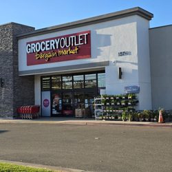 Grocery Outlet - Outside