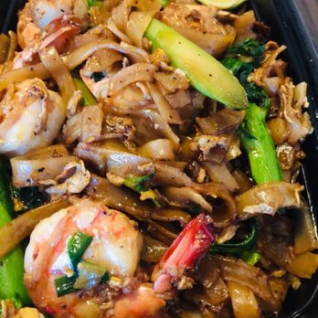 Jatujak - Pad See Eew - Food Delivery Services Near Me - Toronto, Ontario