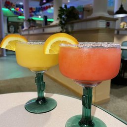 Strawberry & peach margarita w sugar rim. Follow @ohiofoodlover on Instagram for more Ohio eats #ohiofoodlover Strawberry & peach margarita w sugar rim. Follow @ohiofoodlover on Instagram for more Ohio eats #ohiofoodlover