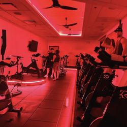 Iconix Fitness - Spin here is like going to a club (without all the ppl and not at midnight) !! Great music & great vibes !!