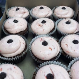 Bizzy Lizzy flourless chocolate cupcake and a special latte... Yummy Bizzy Lizzy flourless chocolate cupcake and a special latte... Yummy