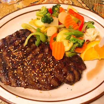 Houston's Trails End Restaurant - Ribeye Steak with a side of steamed vegetables - American Near Me - Kanab, Utah