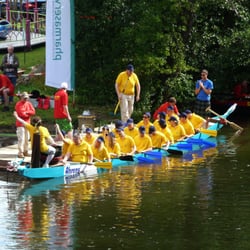 3 Tage Marburg - Marburg, Stadtfest Drachenboot kurz vor dem ablegen