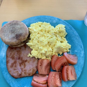 Sun & Sand Cafe - Scrambled eggs, ham steak and tomatoes. - American Near Me - Ormond Beach, Florida