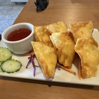 Alice & Friends' Vegan Kitchen - Crab Rangoon - Vegetarian Near Me - Chicago, Illinois Alice & Friends' Vegan Kitchen - Crab Rangoon - Vegetarian Near Me - Chicago, Illinois