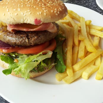 Seacliff Beach Hotel - Beach Burger! - Bars Near Me - Seacliff, SA