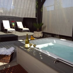 Honor Mansion - Private suite outdoor spa tub