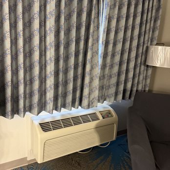 Days Inn by Wyndham Hannibal - Window - Hotels Near Me - Hannibal, Missouri