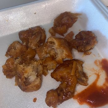Fresh Wok - chicken wings and sauce in a styrofoam container - Chinese Near Me - Adelanto, California