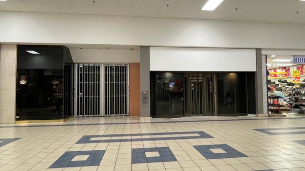 Shoppers World Brampton by null