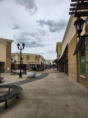 Charlotte Premium Outlets by null