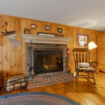 James Place Inn - Pine Room - Hotels Near Me - Freeport, Maine