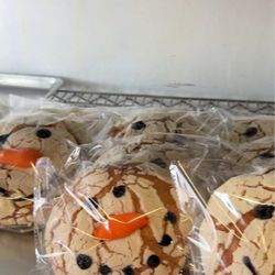 Ely’s Bakery - Cute snowman concha!
