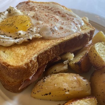 Le Petit Triangle Cafe - Croque Monsieur - French Near Me - Cleveland, Ohio Le Petit Triangle Cafe - Croque Monsieur - French Near Me - Cleveland, Ohio
