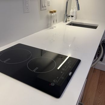 The Iris - Kitchenette with glass cooktop and large enough counter. - Hotels Near Me - Charleston, South Carolina