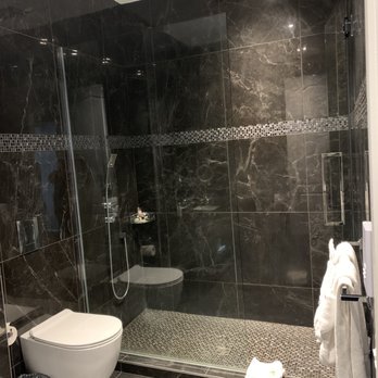 Hôtel Port-Royal - Bathroom - Hotels Near Me - Quebec City, Quebec Hôtel Port-Royal - Bathroom - Hotels Near Me - Quebec City, Quebec