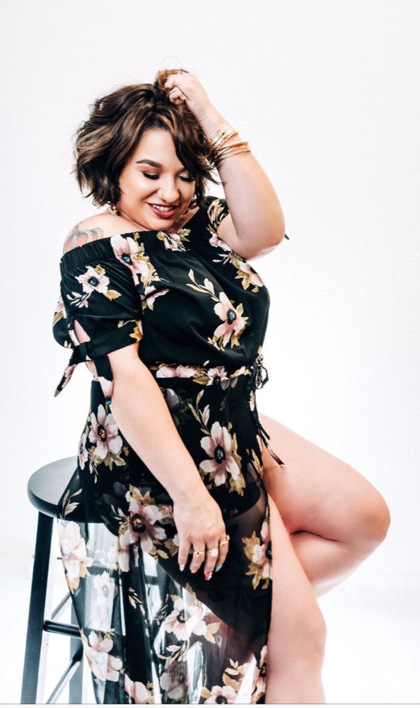 Bombshell Beauty Bar Logo