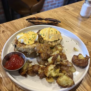 Batch Local Kitchen: Fort Lauderdale - Crab Cake Benedict - American Near Me - Fort Lauderdale, Florida Batch Local Kitchen: Fort Lauderdale - Crab Cake Benedict - American Near Me - Fort Lauderdale, Florida
