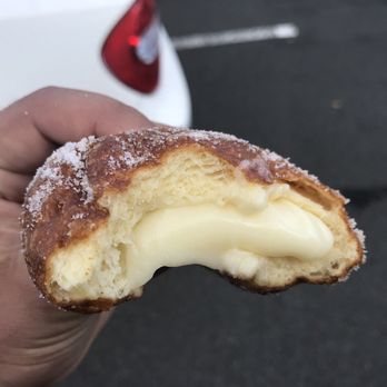 Leonard's Bakery - Custard malasada - Bakeries Near Me - Honolulu, Hawaii Leonard's Bakery - Custard malasada - Bakeries Near Me - Honolulu, Hawaii