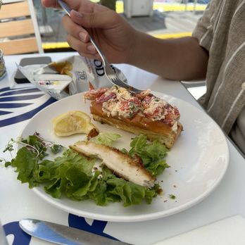 Belle's - Twin Lobster Rolls - Cafes Near Me - Newport, Rhode Island Belle's - Twin Lobster Rolls - Cafes Near Me - Newport, Rhode Island