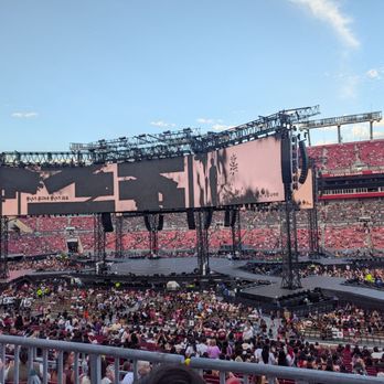 Raymond James Stadium - Stadiums & Arenas Near Me - Tampa, Florida