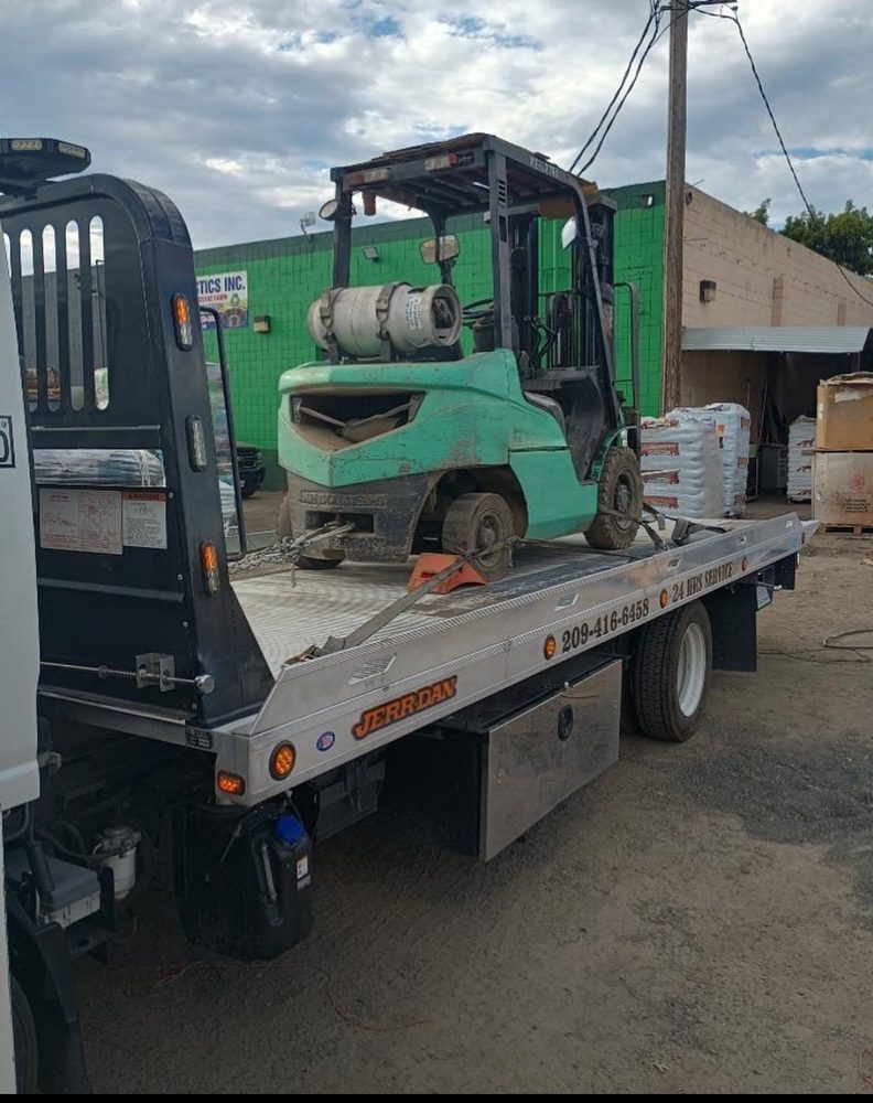 TWINS TOWING Updated August 2024 13 Photos Turlock, California