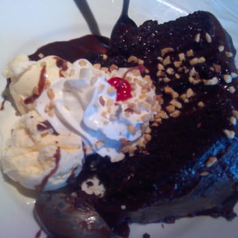 Cheddar's Scratch Kitchen - Chocolate fudge sundae cake, dizam! This is a game-changer! - American Near Me - San Antonio, Texas