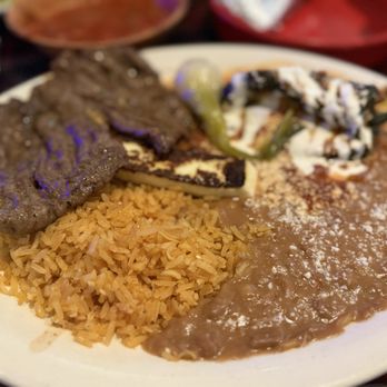El Mariachi Mexican Restaurant - #33 comes with tortillas - Mexican Near Me - Auburn, Alabama El Mariachi Mexican Restaurant - #33 comes with tortillas - Mexican Near Me - Auburn, Alabama